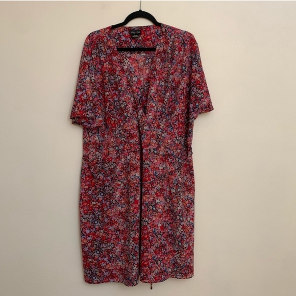 City Chic ditst floral faux wrap dress - Picture 3 of 8